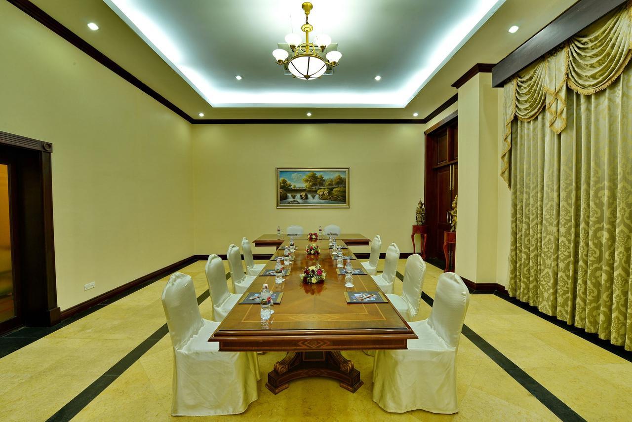Naypyidaw Aureum Palace Hotel & Resort Nay Pyi Taw מראה חיצוני תמונה